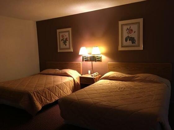 Carrousel Inn and Suites - Photo3