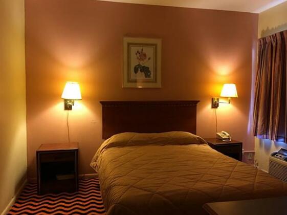 Carrousel Inn and Suites - Photo4