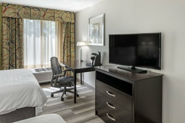 Holiday Inn Express Hotel & Suites Cincinnati-Blue Ash - Photo2