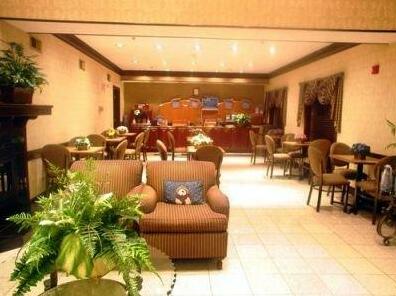 Holiday Inn Express Hotel & Suites Cincinnati-I-75 Mitchell Ave - Photo2