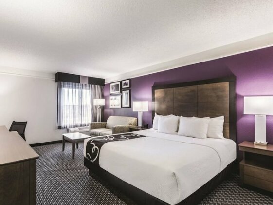 La Quinta Inn & Suites Cincinnati Sharonville - Photo2
