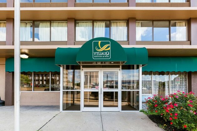 Quality Inn & Suites Cincinnati Downtown - Photo3