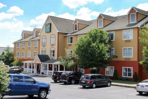 Quality Inn & Suites Cincinnati Sharonville - Photo2