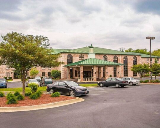 Quality Inn & Suites Forest Park Cincinnati - Photo2