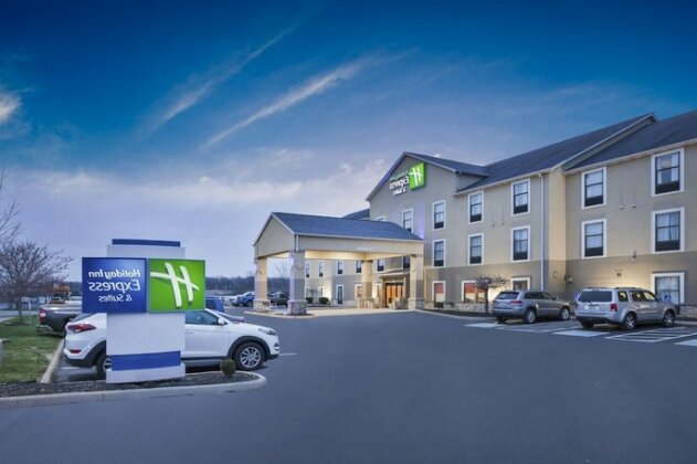 Holiday Inn Express Hotel & Suites Circleville - Photo2