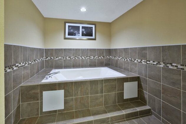 Holiday Inn Express Hotel & Suites Circleville - Photo4