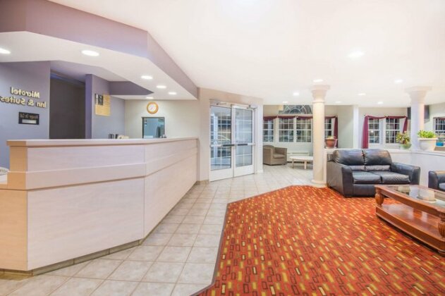 Microtel Inn & Suites Claremore - Photo2