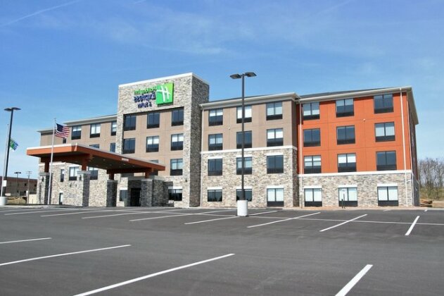 Holiday Inn Express & Suites Clarion - Photo2