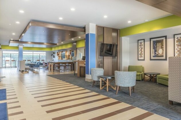 Holiday Inn Express & Suites Clarion - Photo4