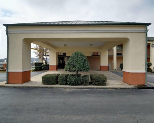 Quality Inn & Suites Clarksville - Photo4