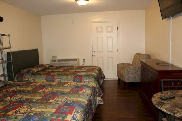 AAA Extended Stay furnished at Condor Ct - Photo3