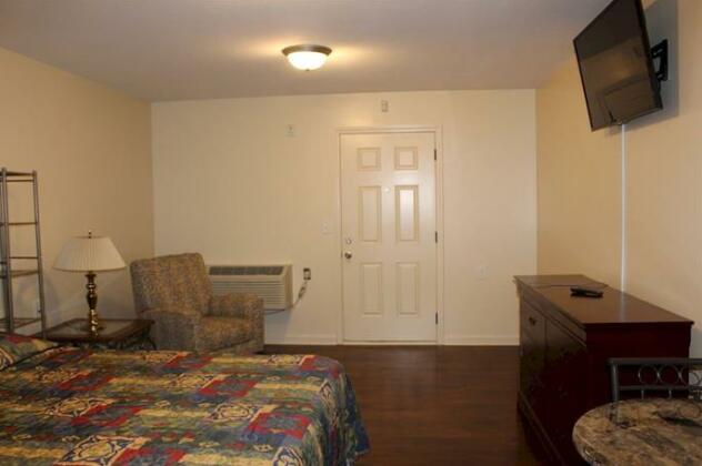AAA Extended Stay furnished at Condor Ct - Photo4