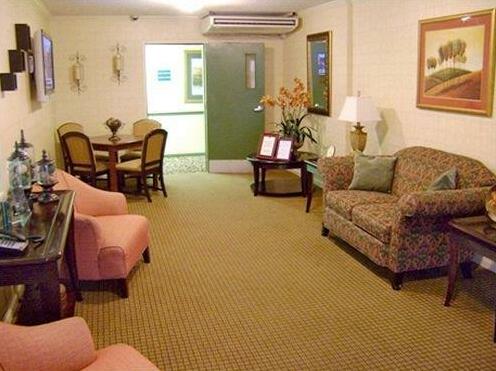 InTown Suites Extended Stay Clarksville - Photo2
