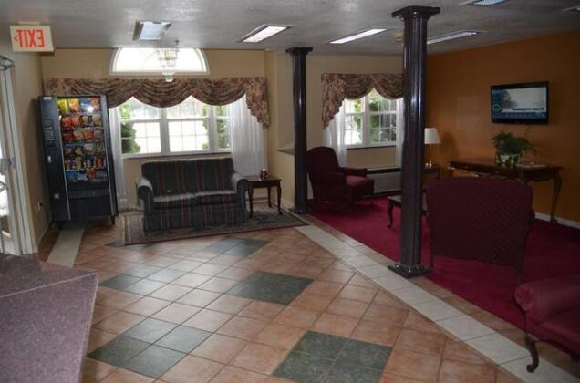Microtel Inn & Suites by Wyndham Clarksville - Photo4