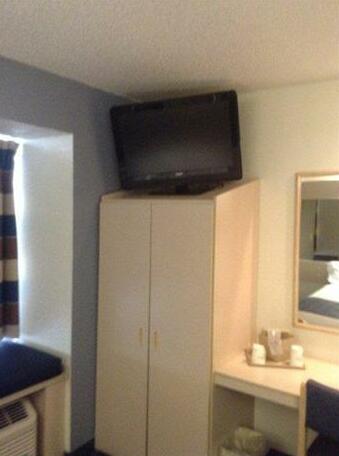 Microtel Inn and Suites Clear Lake - Photo3