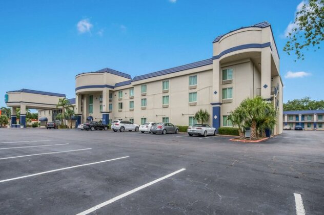 Clarion Inn & Suites Clearwater - Photo2