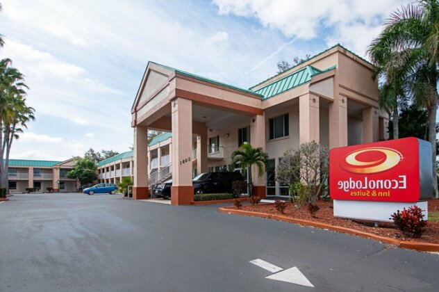 Econo Lodge Inn & Suites Clearwater