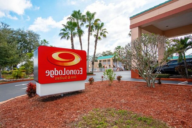 Econo Lodge Inn & Suites Clearwater - Photo3