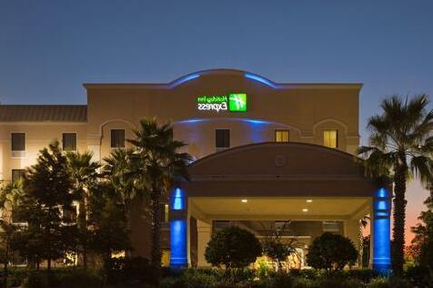 Holiday Inn Express Hotel & Suites Clearwater US 19 North - Photo3
