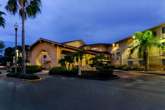 La Quinta Inn & Suites St Pete-Clearwater Airport - Photo5