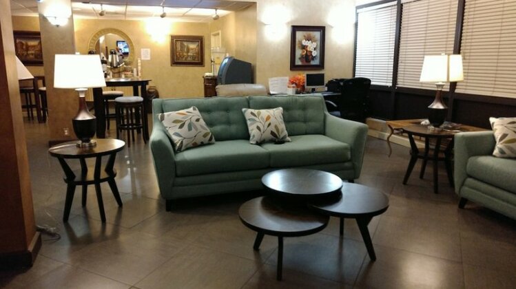 Quality Inn & Suites St Petersburg - Clearwater Airport - Photo2