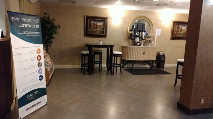 Quality Inn & Suites St Petersburg - Clearwater Airport - Photo3