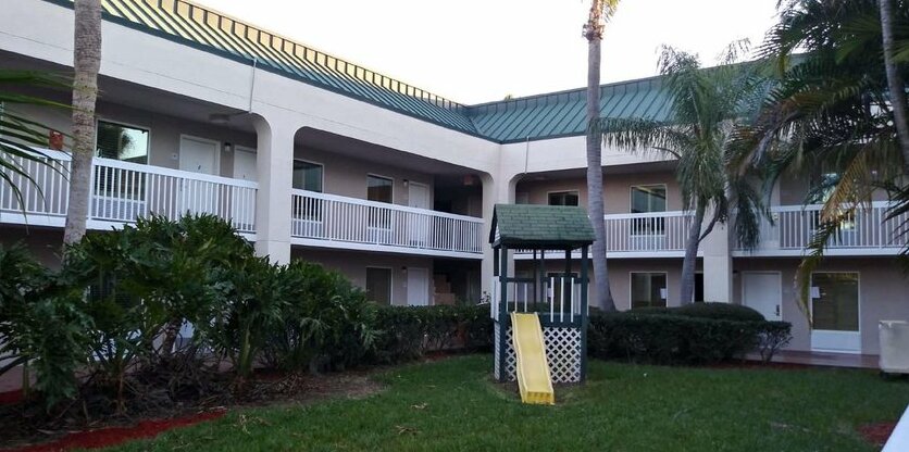 SureStay Plus Hotel by Best Western Clearwater Central - Photo2
