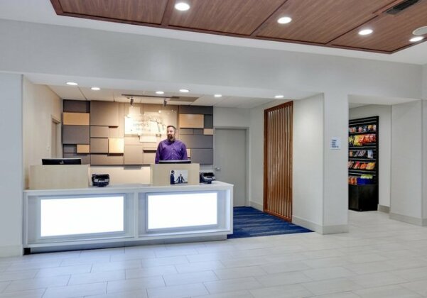 Holiday Inn Express Hotel & Suites Cleburne - Photo5