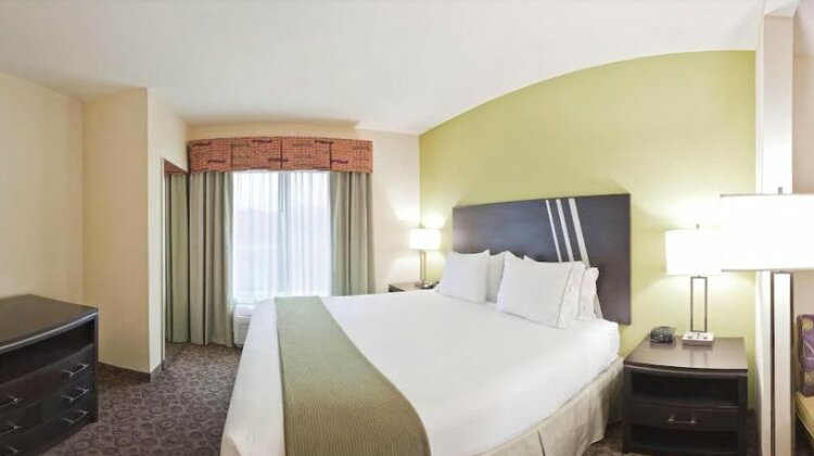 Holiday Inn Express Hotel & Suites Clemson - University Area - Photo4