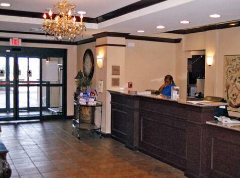 Holiday Inn Express Hotel & Suites Cleveland - Photo3