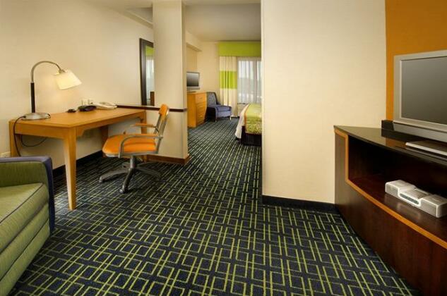 Fairfield Inn and Suites Cleveland - Photo2