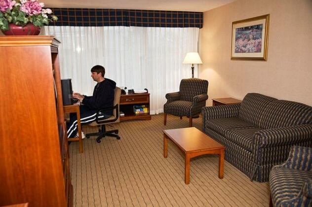 Four Points by Sheraton Cleveland Airport - Photo3