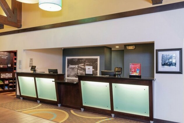 Hampton Inn & Suites Cleveland-Airport/Middleburg Heights - Photo4
