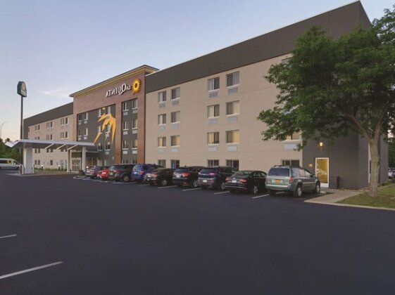 La Quinta Inn & Suites Cleveland - Airport North - Photo5