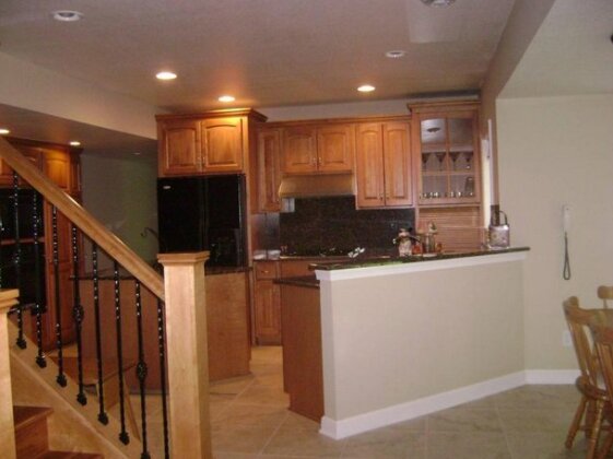 Private 2 BR 2 Bath Apartment with FULL Kitchen Laundry Patio - Photo2