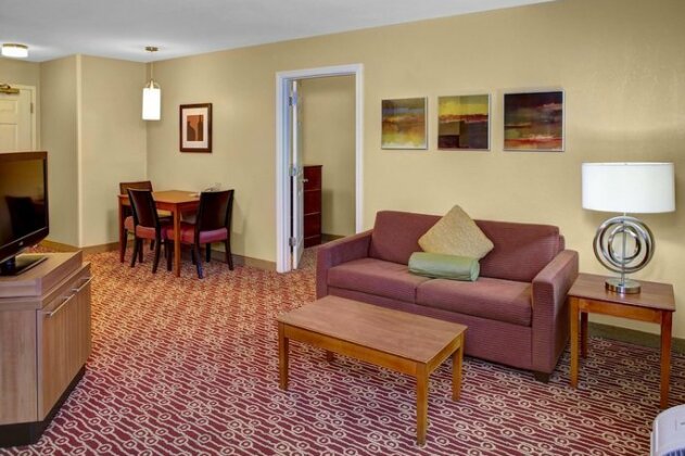 TownePlace Suites Cleveland Airport - Photo3