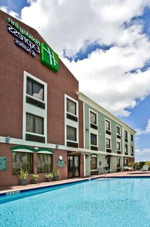 Holiday Inn Express Hotel & Suites Clewiston - Photo2
