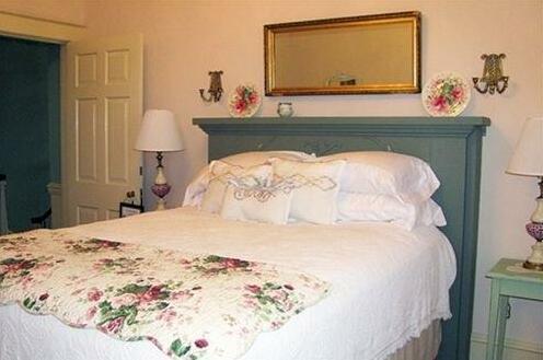 Hill Crest Bed & Breakfast - Photo2