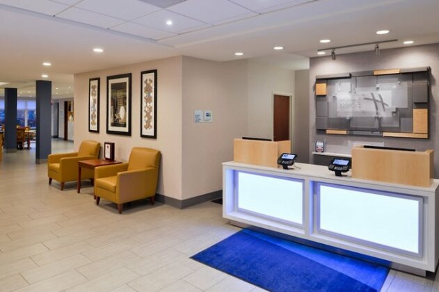 Holiday Inn Express Hotel & Suites Clifton Park - Photo2