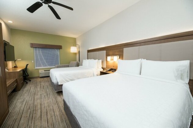 Holiday Inn Express Hotel & Suites Clinton - Photo3