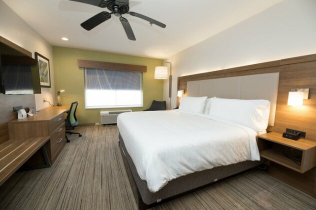 Holiday Inn Express Hotel & Suites Clinton - Photo4