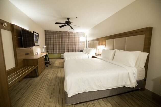 Holiday Inn Express Hotel & Suites Clinton - Photo5