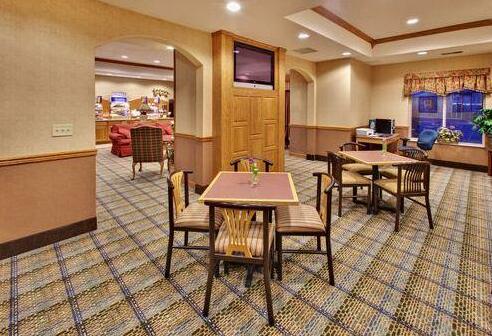 Holiday Inn Express & Suites Clinton - Photo2