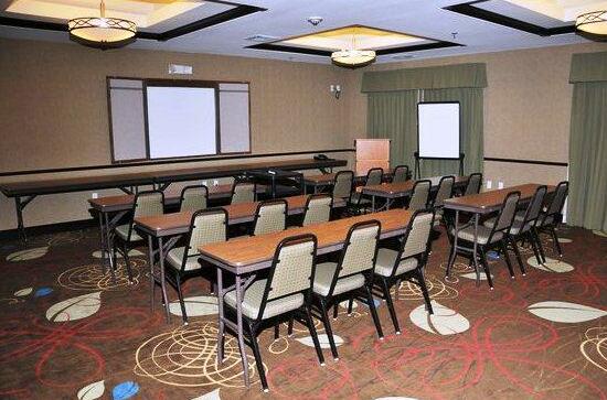 Holiday Inn Express & Suites Clinton - Photo4
