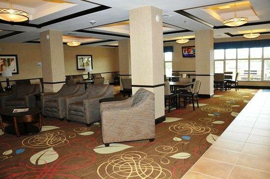 Holiday Inn Express & Suites Clinton - Photo5
