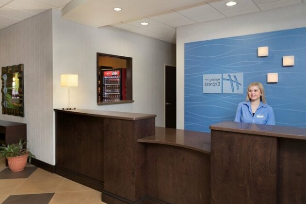 Holiday Inn Express & Suites Knoxville-Clinton - Photo4