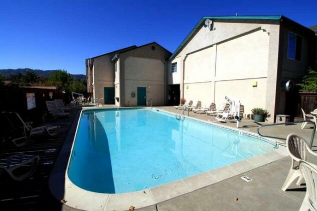 Cloverdale Wine Country Inn & Suites - Photo2
