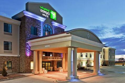 Holiday Inn Express & Suites Clovis - Photo2