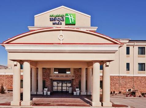 Holiday Inn Express & Suites Clovis - Photo3