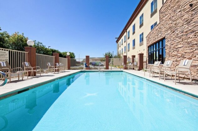 Holiday Inn Express & Suites Clovis Fresno Area